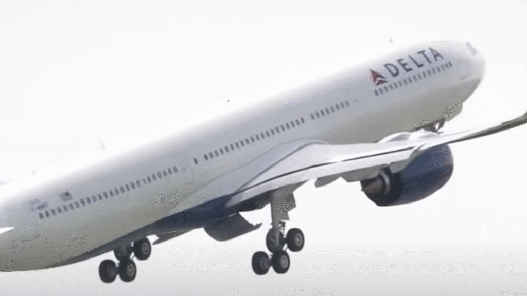 Delta Air Lines First Class Amenities